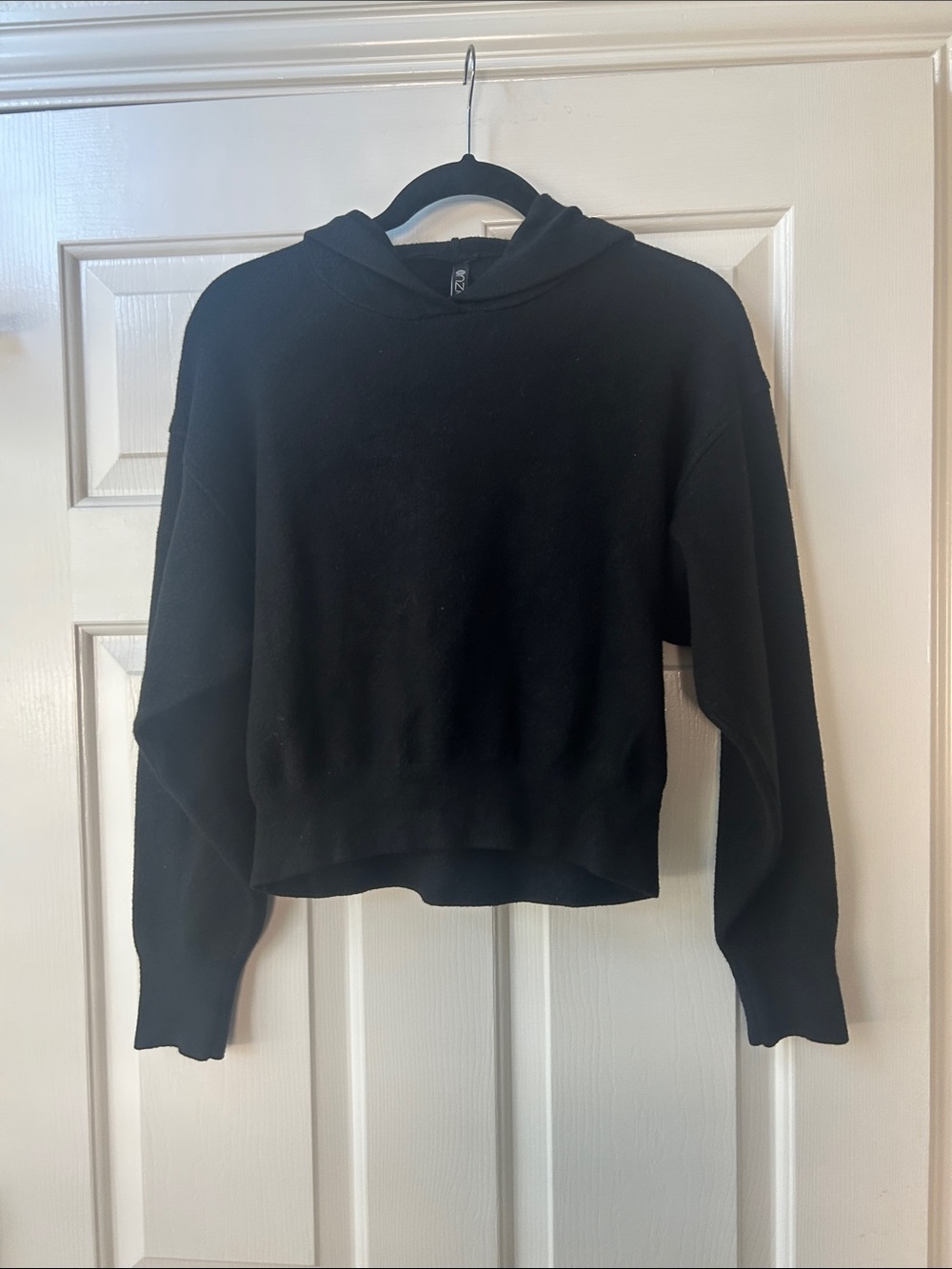 Onzie Black Cropped Hoodie